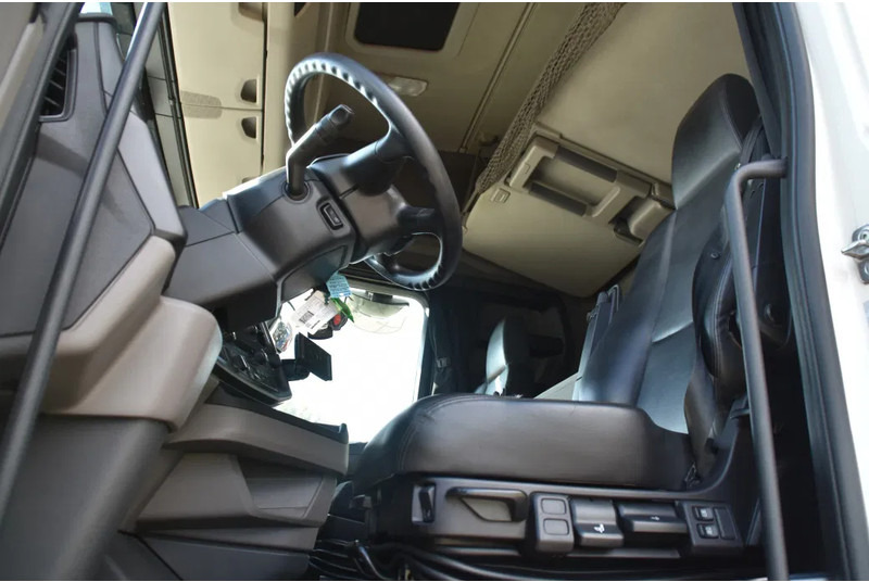 Scania S410 NGS 4x2EB MEGA 95 cm or 103 cm driving height - RETARDER - 806 TKM - FULL AIR - PARK. AIRCO - LEATHER SEATS - 2 x FUEL TANK - Tractor unit: picture 4 Scania S410 NGS 4x2EB MEGA 95 cm or 103 cm driving height - RETARDER - 806 TKM - FULL AIR - PARK. AIRCO - LEATHER SEATS - 2 x FUEL TANK - Tractor unit: picture 4