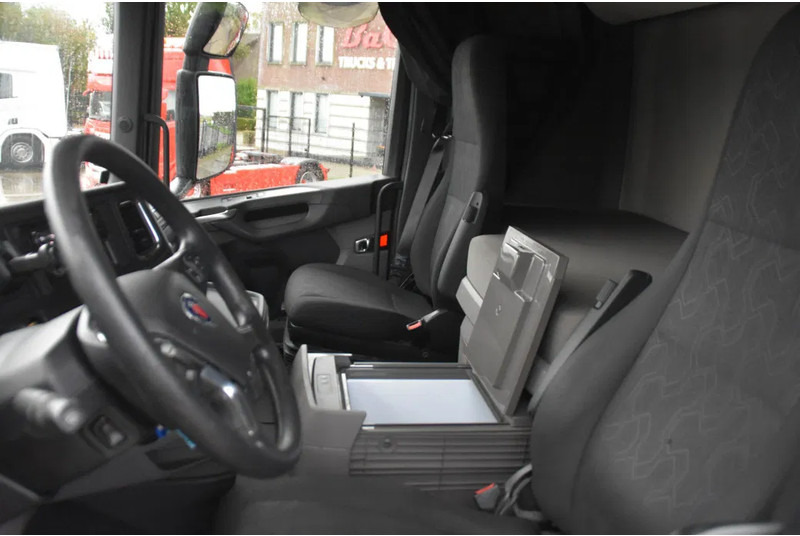 Scania S450 NGS 4x2NB - FULL AIR - RETARDER - ACC - AIRCO - 2 x FUEL TANKS - TOP CONDITION - - Tractor unit: picture 5 Scania S450 NGS 4x2NB - FULL AIR - RETARDER - ACC - AIRCO - 2 x FUEL TANKS - TOP CONDITION - - Tractor unit: picture 5