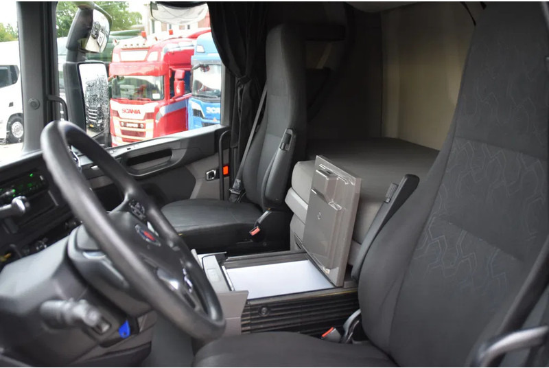 Scania S450 NGS 4x2NB - FULL AIR - RETARDER - ACC - PARK. AIRCO - 2 x FUEL TANKS - TOP CONDITION - - Tractor unit: picture 5 Scania S450 NGS 4x2NB - FULL AIR - RETARDER - ACC - PARK. AIRCO - 2 x FUEL TANKS - TOP CONDITION - - Tractor unit: picture 5