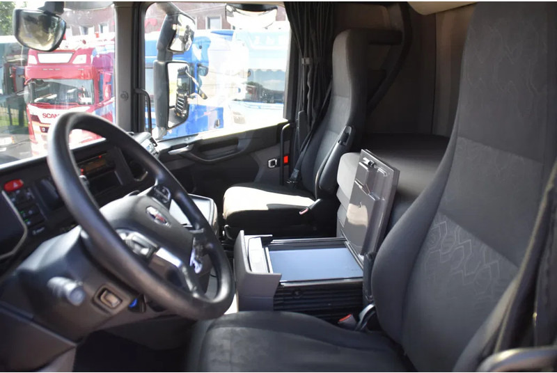 Scania S450 NGS 4x2NB - FULL AIR - RETARDER - ACC - PARK. AIRCO - 2 x FUEL TANKS - TOP CONDITION - - Tractor unit: picture 5 Scania S450 NGS 4x2NB - FULL AIR - RETARDER - ACC - PARK. AIRCO - 2 x FUEL TANKS - TOP CONDITION - - Tractor unit: picture 5