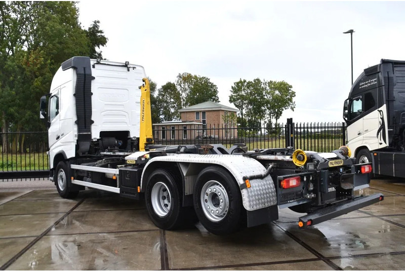 Volvo FH 460 Globe 6x2*4 - HOOKLIFT - 740 TKM - PARK. AIRCO - WHEELBASE: 480 CM - TOP CONDITION - - Hook lift truck: picture 3 Volvo FH 460 Globe 6x2*4 - HOOKLIFT - 740 TKM - PARK. AIRCO - WHEELBASE: 480 CM - TOP CONDITION - - Hook lift truck: picture 3