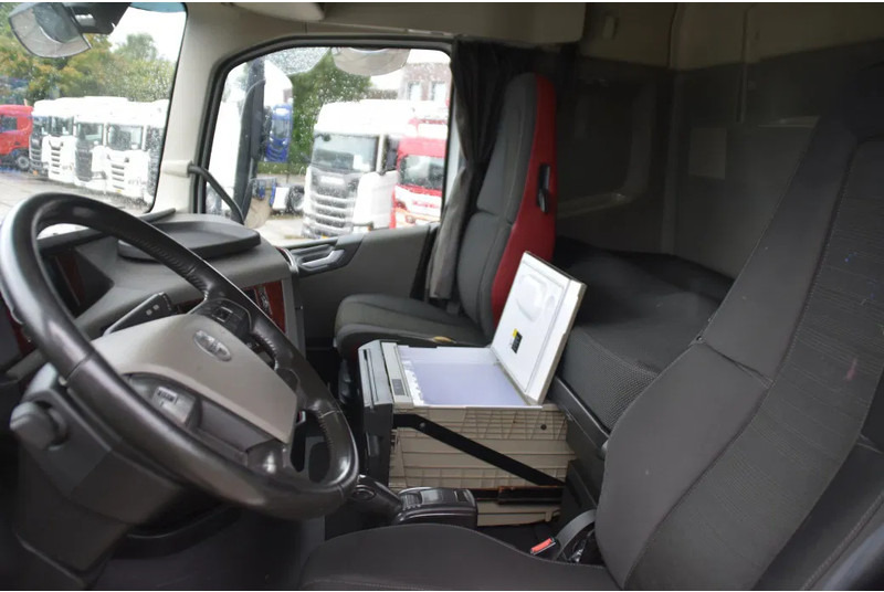 Volvo FH 460 Globe 6x2*4 - HOOKLIFT - 740 TKM - PARK. AIRCO - WHEELBASE: 480 CM - TOP CONDITION - - Hook lift truck: picture 5 Volvo FH 460 Globe 6x2*4 - HOOKLIFT - 740 TKM - PARK. AIRCO - WHEELBASE: 480 CM - TOP CONDITION - - Hook lift truck: picture 5