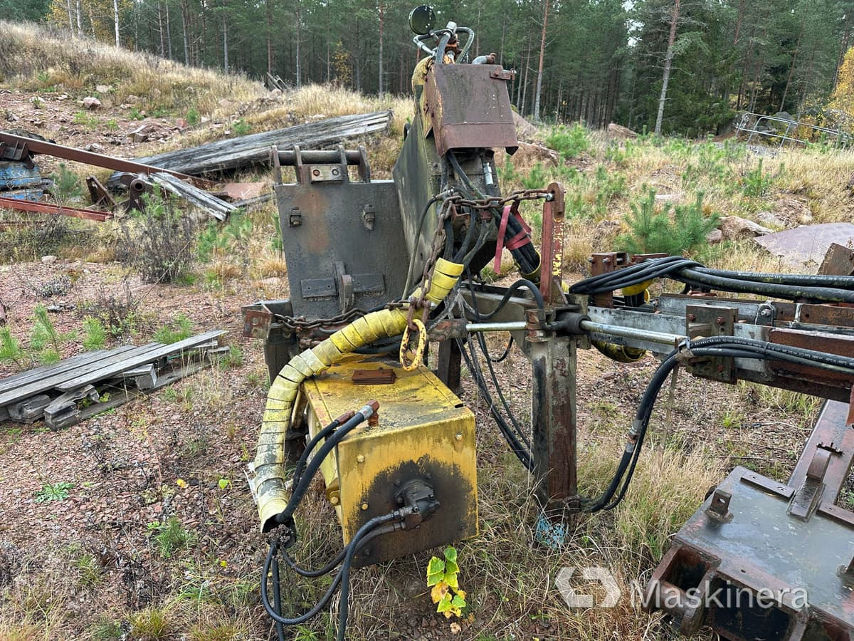 Pallmatare för grävmaskin B20 - Attachment for Construction machinery: picture 4 Pallmatare för grävmaskin B20 - Attachment for Construction machinery: picture 4