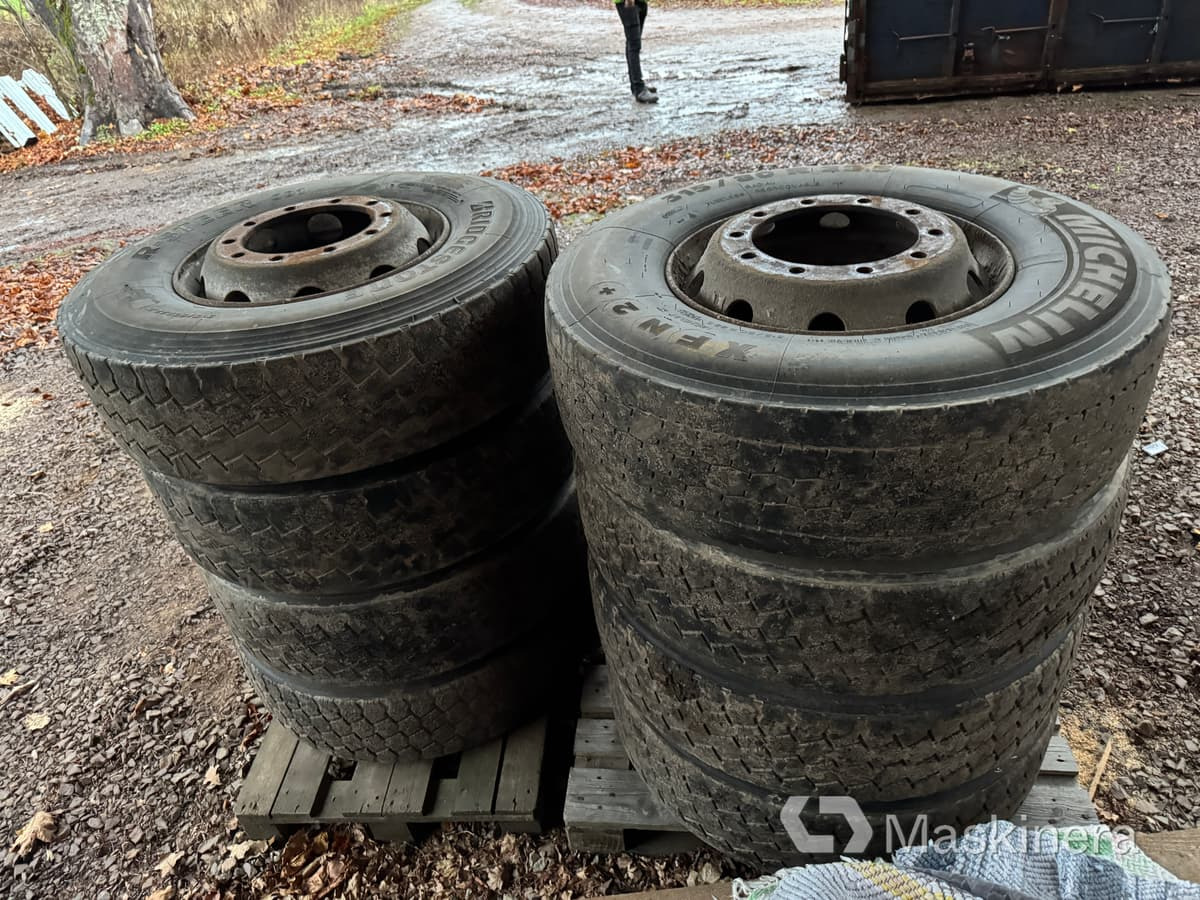 Bridgestone, Michelin & Dunlop Däck 2st 385/65R22.5 & 8st 315/80R22.5 - Tire: picture 5 Bridgestone, Michelin & Dunlop Däck 2st 385/65R22.5 & 8st 315/80R22.5 - Tire: picture 5