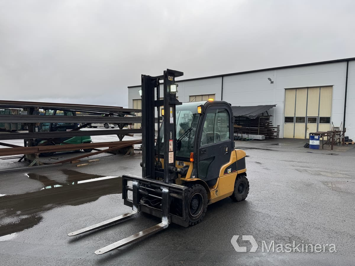 Dieseltruck CAT DP30N - Diesel forklift: picture 1 Dieseltruck CAT DP30N - Diesel forklift: picture 1