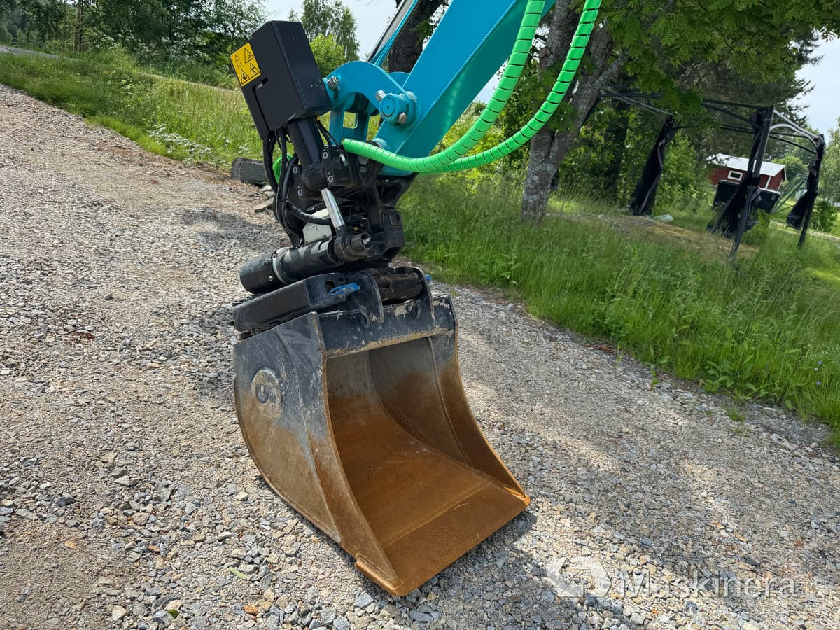 Crawler excavator Grävmaskin Airman AX33u-7 med tillbehör: picture 39