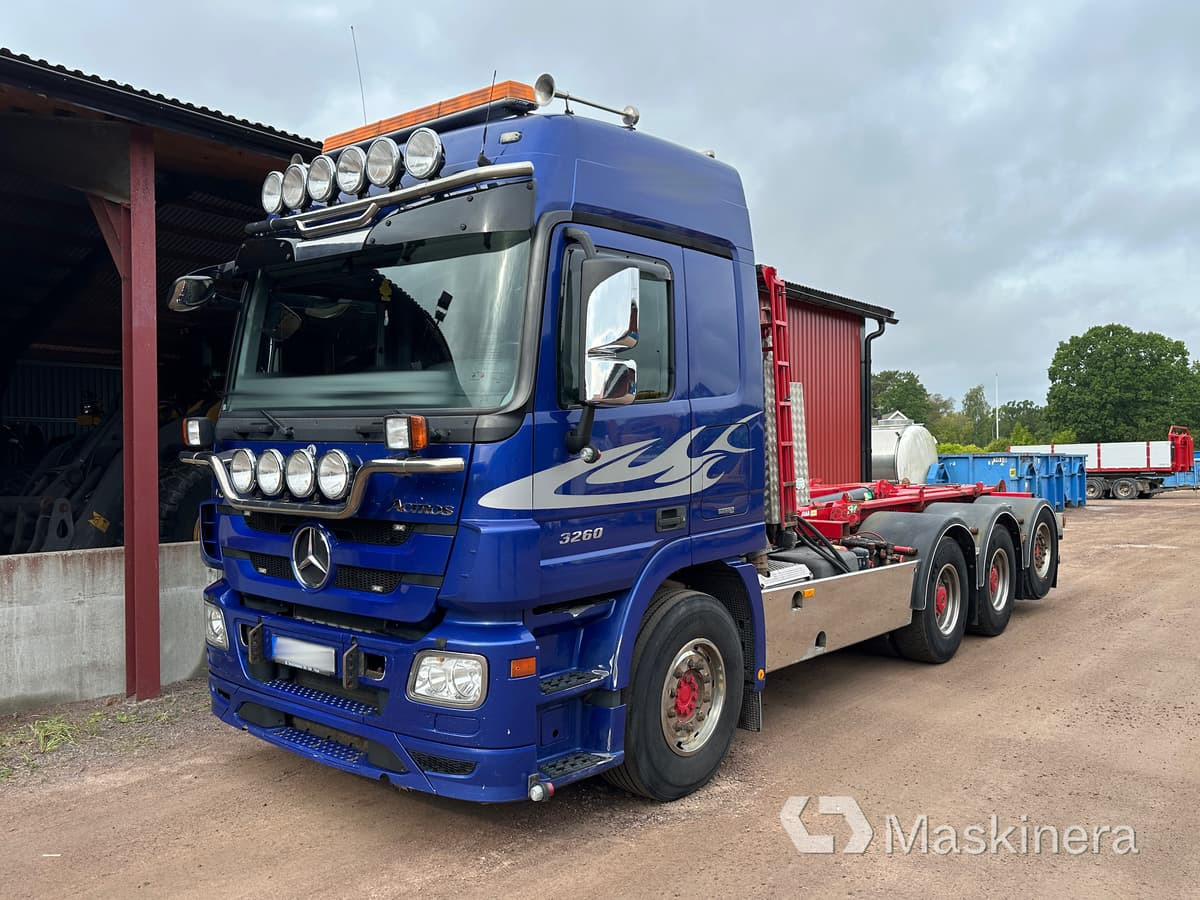 Mercedes Benz 930.24 3260L Krokbil Mercedes Benz 3260L med Cameleont - Hook lift truck: picture 1 Mercedes Benz 930.24 3260L Krokbil Mercedes Benz 3260L med Cameleont - Hook lift truck: picture 1