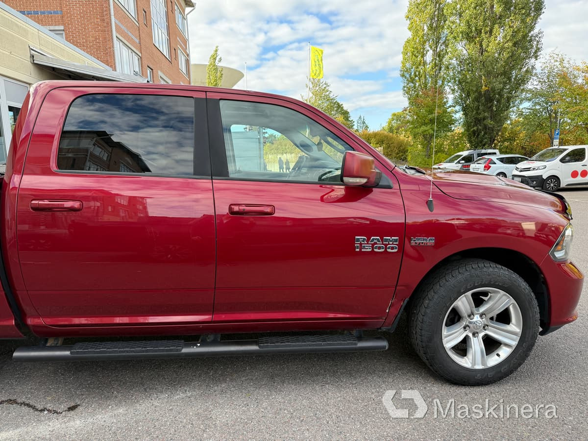 Pickup Dodge Ram 1500 Crew Cab 5.7L V8 HEMI - Small van: picture 4 Pickup Dodge Ram 1500 Crew Cab 5.7L V8 HEMI - Small van: picture 4