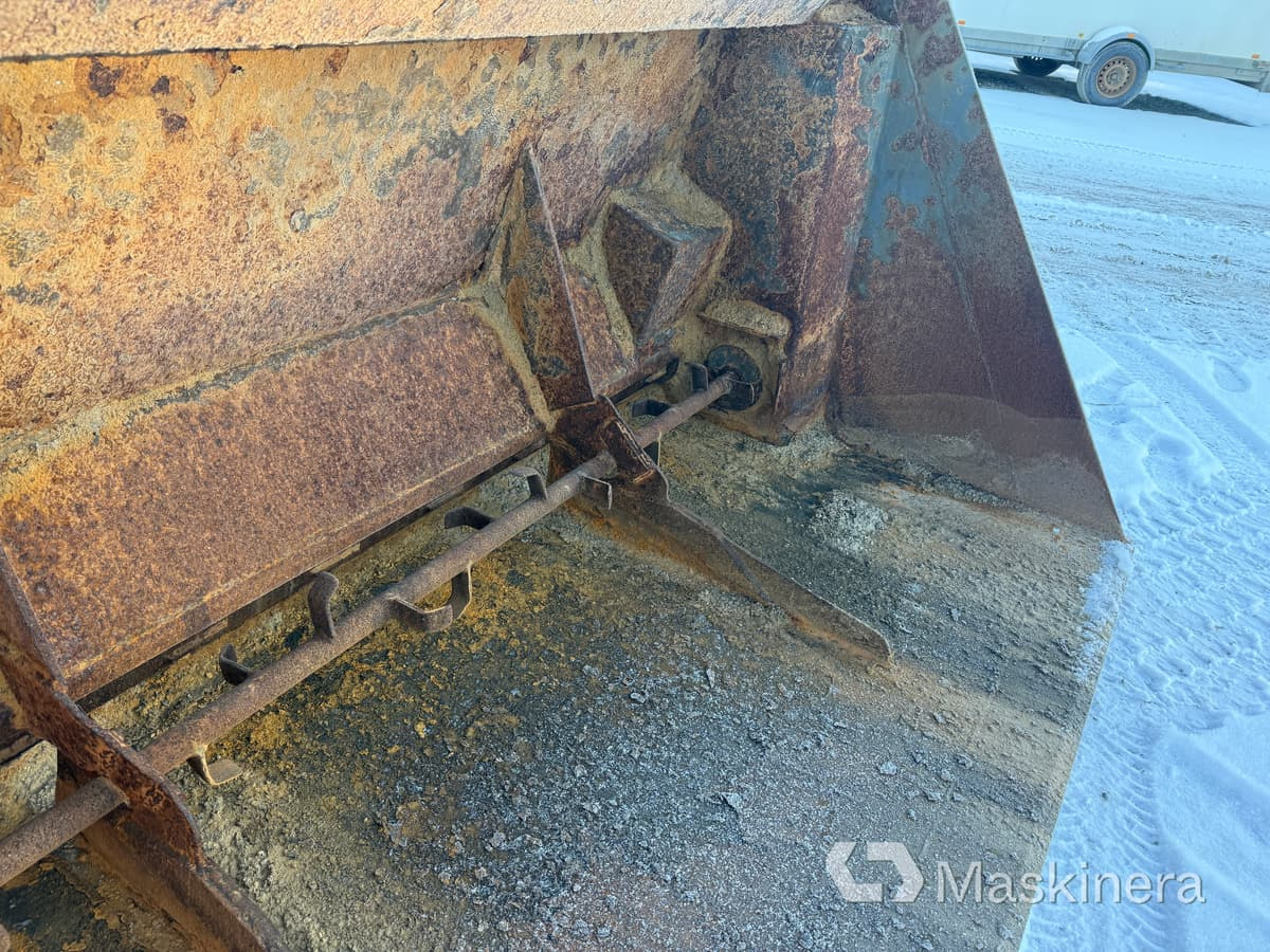 Sandningsskopa Mito Stora BM - Loader bucket: picture 4 Sandningsskopa Mito Stora BM - Loader bucket: picture 4