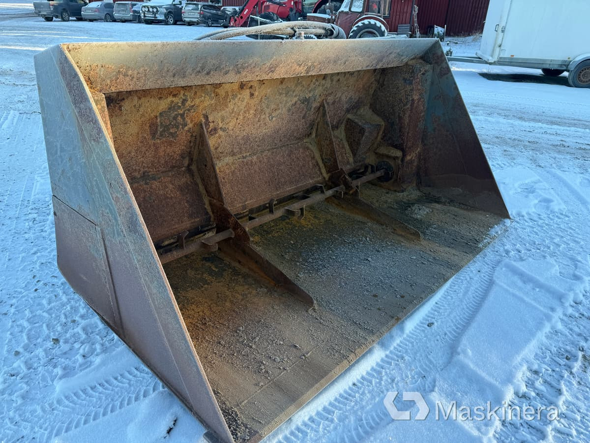 Sandningsskopa Mito Stora BM - Loader bucket: picture 2 Sandningsskopa Mito Stora BM - Loader bucket: picture 2