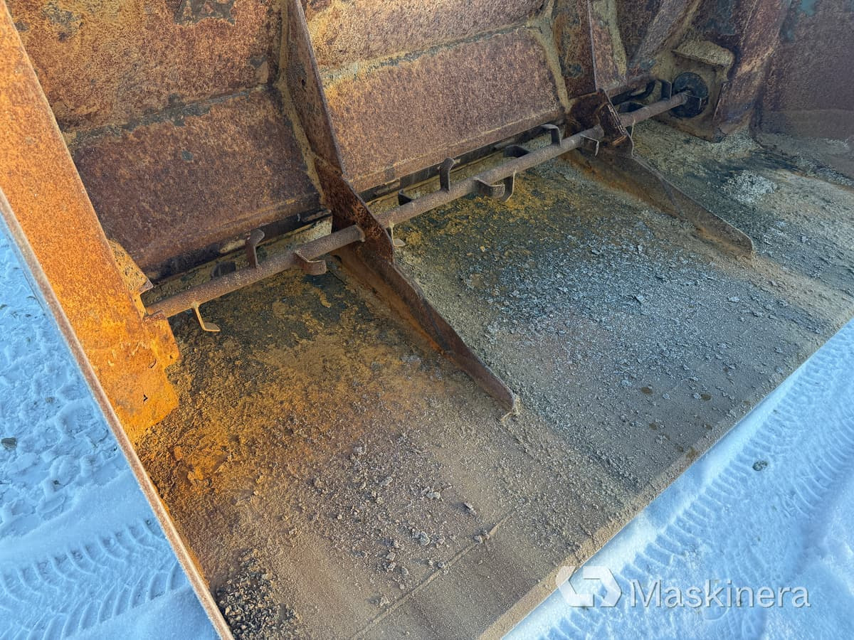 Sandningsskopa Mito Stora BM - Loader bucket: picture 3 Sandningsskopa Mito Stora BM - Loader bucket: picture 3