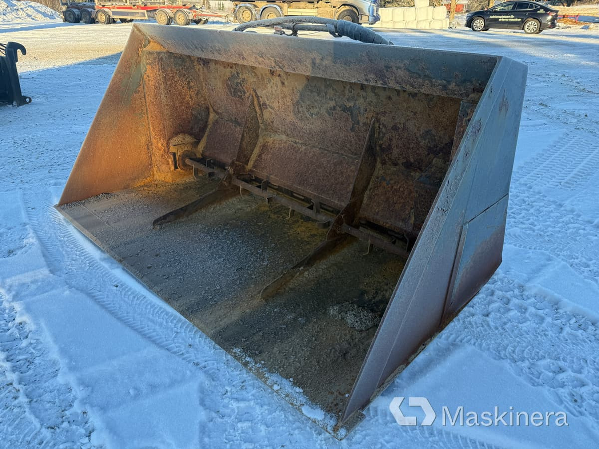 Sandningsskopa Mito Stora BM - Loader bucket: picture 1 Sandningsskopa Mito Stora BM - Loader bucket: picture 1