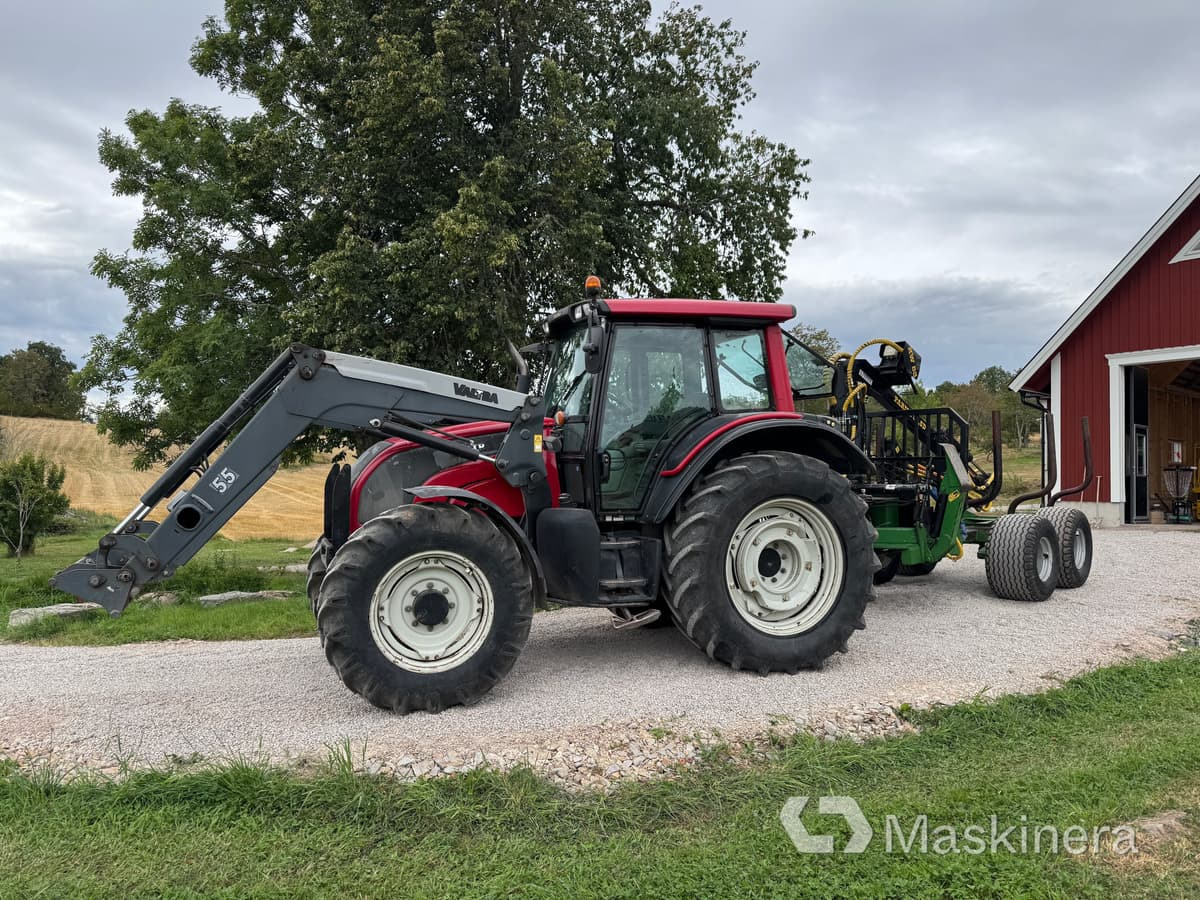 Valtra N121 & Farma CT 6,5-12 Traktor Valtra N121 Advance med frontlastare & Skogskärra Farma T12 - Farm tractor: picture 1 Valtra N121 & Farma CT 6,5-12 Traktor Valtra N121 Advance med frontlastare & Skogskärra Farma T12 - Farm tractor: picture 1
