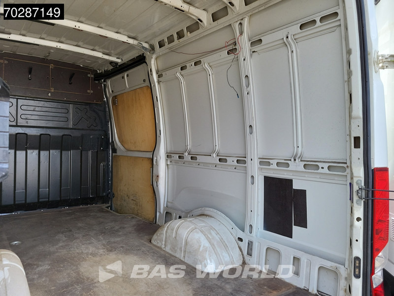 Panel van Iveco Daily 35C18 3.0L Dubbellucht L2H2 3,5t Trekhaak Navi Airco Cruise Camera Imperiaal Euro6 L2 12m3 Airco Trekhaak Cruise control: picture 9