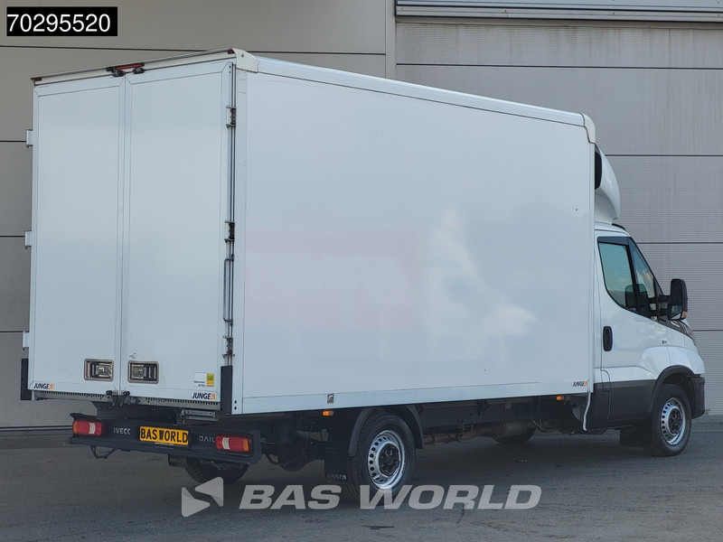 Iveco Daily 35S16 Automaat Bakwagen Achterdeuren 160PK Airco Camera Euro6 Meubelbak Koffer 21m3 Airco - Box van: picture 5 Iveco Daily 35S16 Automaat Bakwagen Achterdeuren 160PK Airco Camera Euro6 Meubelbak Koffer 21m3 Airco - Box van: picture 5