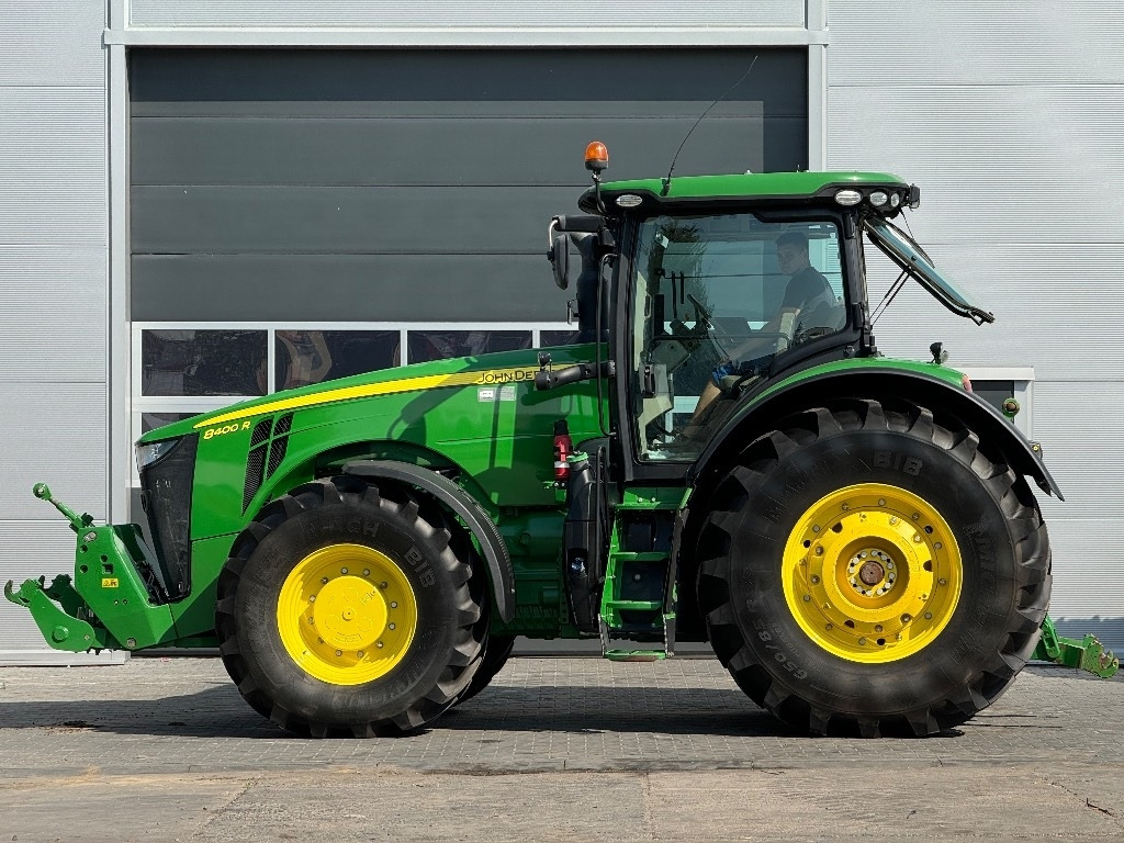John Deere 8400 R - Farm tractor: picture 4 John Deere 8400 R - Farm tractor: picture 4