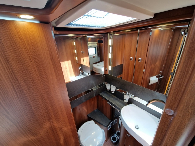 Integrated motorhome Carthago E-Line 51 QB: picture 12