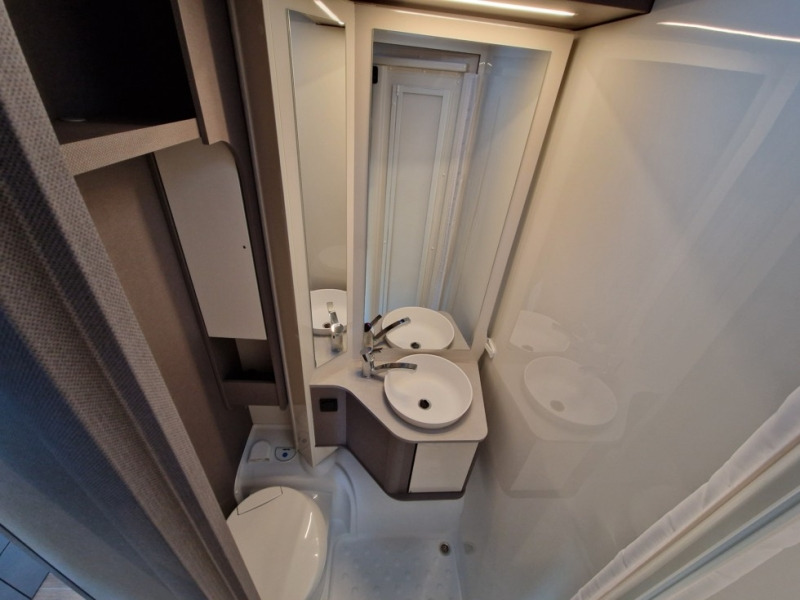 Etrusco T 6.9 SB - Semi-integrated motorhome: picture 2 Etrusco T 6.9 SB - Semi-integrated motorhome: picture 2