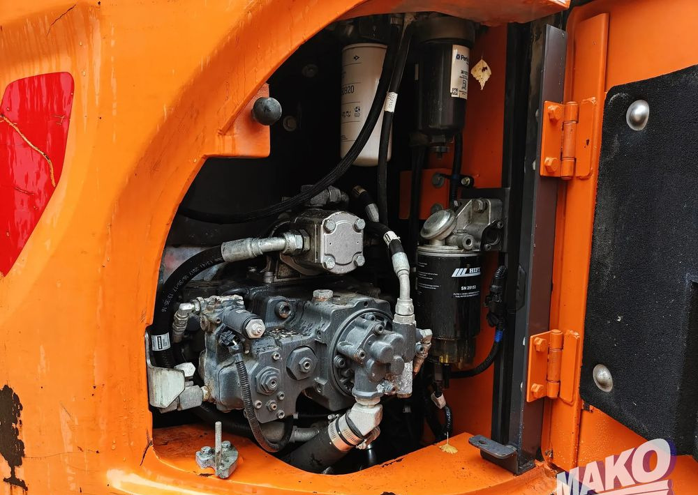 Crawler excavator Doosan DX140LCR-5: picture 17