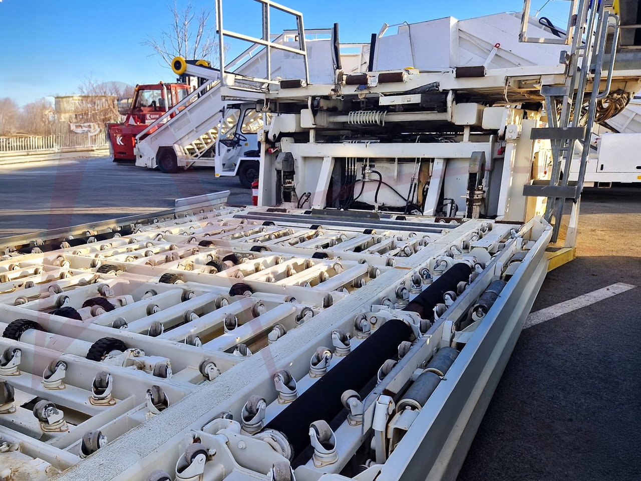 AIR MARREL LAM7000 DP/H8 - Aircraft cargo loader: picture 2 AIR MARREL LAM7000 DP/H8 - Aircraft cargo loader: picture 2