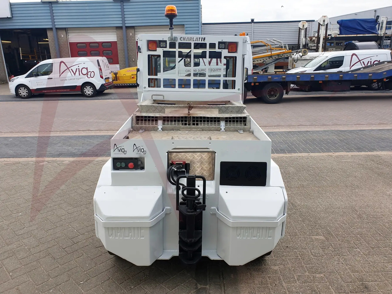 CHARLATTE TE.225 - Baggage tractor: picture 4 CHARLATTE TE.225 - Baggage tractor: picture 4
