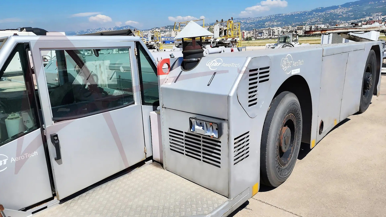 JBT AEROTECH EXPEDITER 400 - Pushback tractor: picture 2 JBT AEROTECH EXPEDITER 400 - Pushback tractor: picture 2