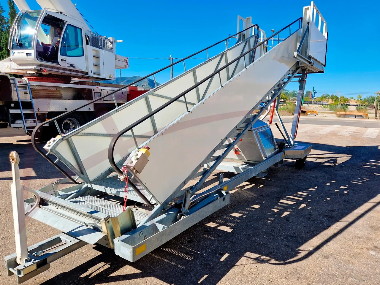 SPS PT-18_2 - Passenger stairs: picture 3 SPS PT-18_2 - Passenger stairs: picture 3