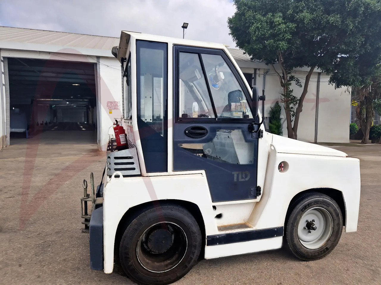 TLD JCT-60 - Baggage tractor: picture 1 TLD JCT-60 - Baggage tractor: picture 1