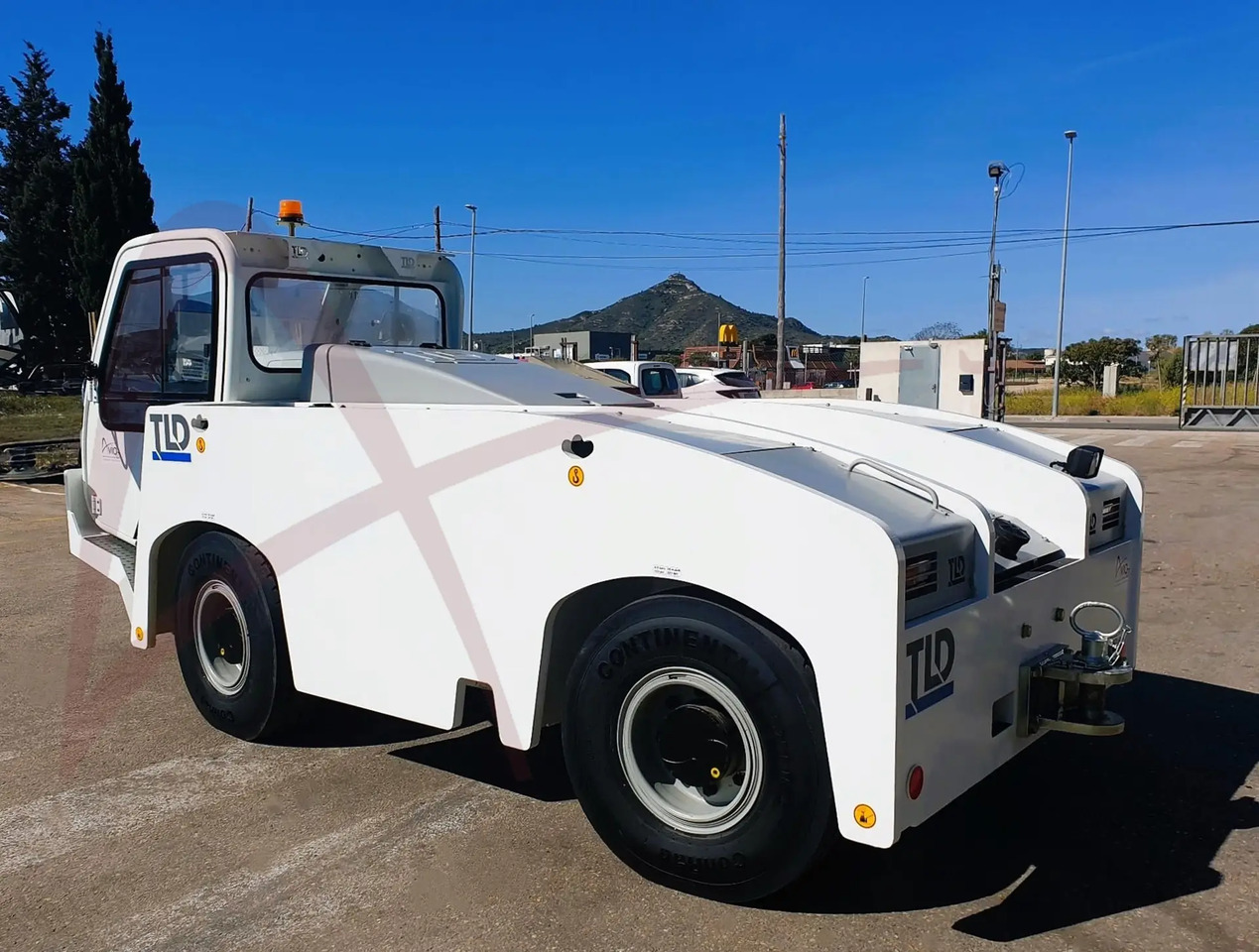 Pushback tractor TLD TMX-150/12: picture 1