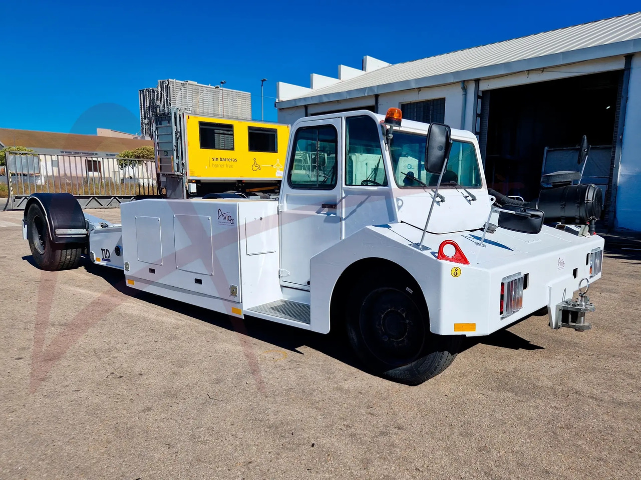 TLD TPX-200-MT - Pushback tractor: picture 2 TLD TPX-200-MT - Pushback tractor: picture 2