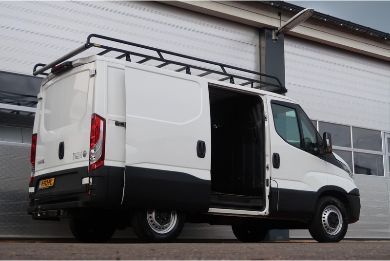 Iveco Daily 35S14V 300 L1H1 AUT/ 3,5t/ CAM/ CRUISE/ TREKHAAK/ AIRCO/ ETC - Panel van: picture 3 Iveco Daily 35S14V 300 L1H1 AUT/ 3,5t/ CAM/ CRUISE/ TREKHAAK/ AIRCO/ ETC - Panel van: picture 3