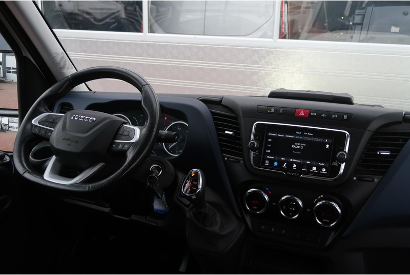 Iveco Daily 35C18H 3.0 DC AUT/ CAMERA/ LED/ CRUISE/ CLIMA/ TREKHAAK - Van, Combi van: picture 5 Iveco Daily 35C18H 3.0 DC AUT/ CAMERA/ LED/ CRUISE/ CLIMA/ TREKHAAK - Van, Combi van: picture 5