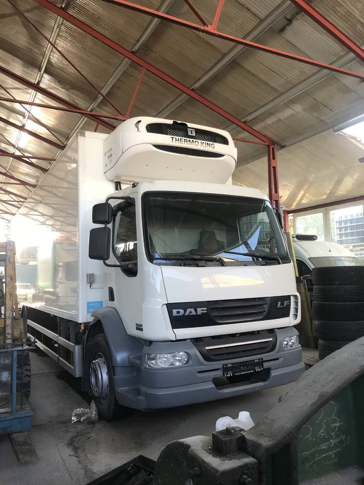 DAF LF 55.220 19T EURO5 THERMOKING T-1000R 3 TEMPERATURE - Refrigerator truck: picture 2 DAF LF 55.220 19T EURO5 THERMOKING T-1000R 3 TEMPERATURE - Refrigerator truck: picture 2