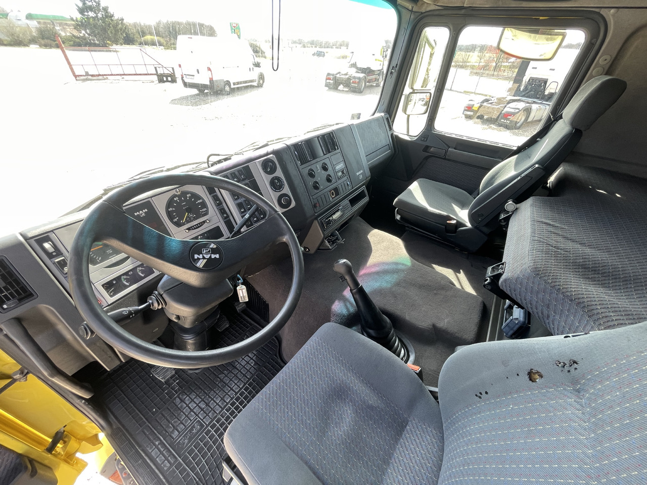 MAN F2000 413 6x2 Manual CRANE Hiab 330+jib 90 21m - Tractor unit: picture 3 MAN F2000 413 6x2 Manual CRANE Hiab 330+jib 90 21m - Tractor unit: picture 3