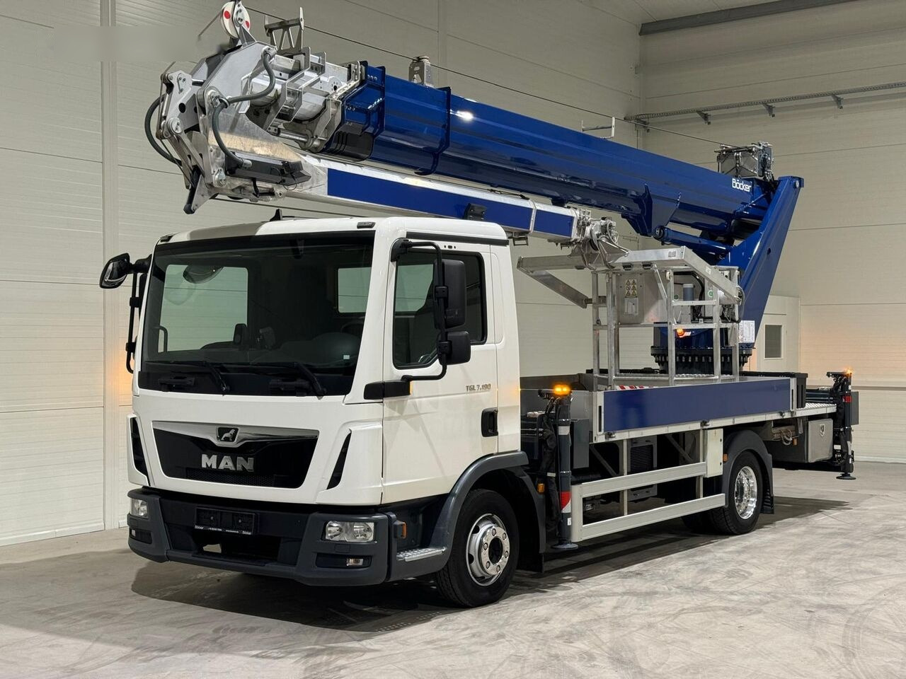 MAN Böcker AK 37/4000 on chassis - Mobile crane: picture 3 MAN Böcker AK 37/4000 on chassis - Mobile crane: picture 3