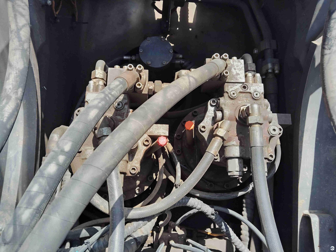 Excavator XCMG 2017 XE700D used 70 ton hydraulic crawler excavator price: picture 8