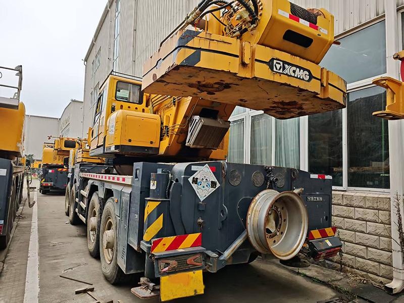 XCMG XCT80L6 80ton Mobile used hoist machine Lifting Truck Crane for Sale - Mobile crane: picture 3 XCMG XCT80L6 80ton Mobile used hoist machine Lifting Truck Crane for Sale - Mobile crane: picture 3