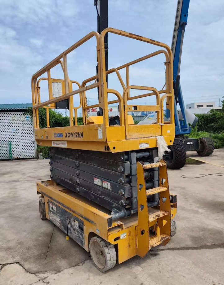 Scissor lift XCMG XG1412HA-Li battery electric mobile scissor lift 14m price: picture 6 Scissor lift XCMG XG1412HA-Li battery electric mobile scissor lift 14m price: picture 6