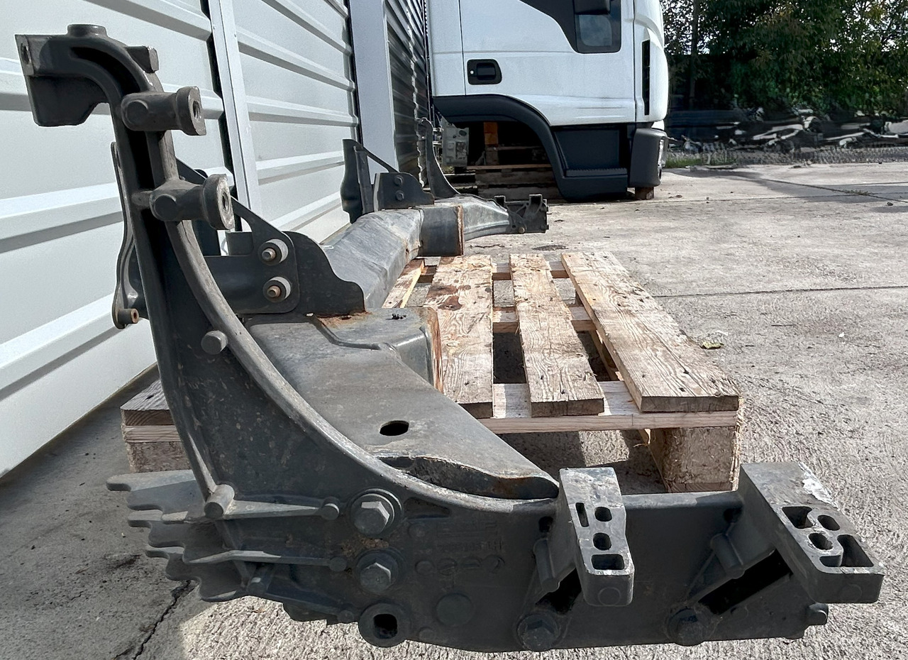 DAF CF EURO 6 BUMPER BEAM WITH STEP BRACKETS - Bumper: picture 3 DAF CF EURO 6 BUMPER BEAM WITH STEP BRACKETS - Bumper: picture 3