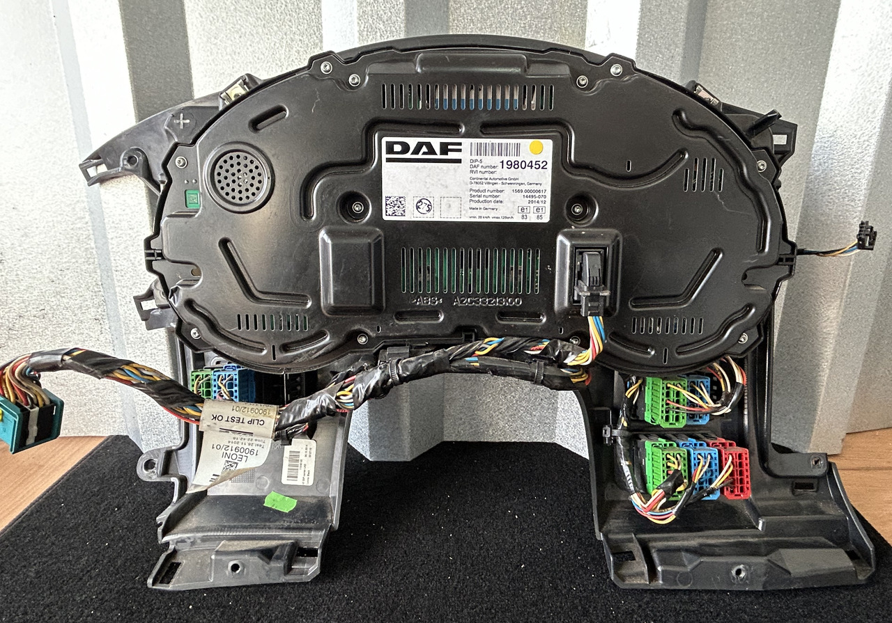 DAF COUNTER CLOCK + HARNESS + CONSOLE DAF XF 106 1980452 + 1900912 + 1951834 - Dashboard: picture 2 DAF COUNTER CLOCK + HARNESS + CONSOLE DAF XF 106 1980452 + 1900912 + 1951834 - Dashboard: picture 2