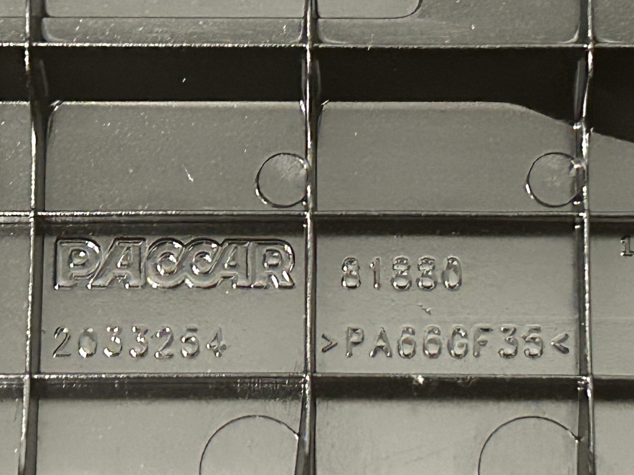 DAF ENGINE VALVE COVER + SPACER FRAME XF 106 - Cylinder head: picture 4 DAF ENGINE VALVE COVER + SPACER FRAME XF 106 - Cylinder head: picture 4