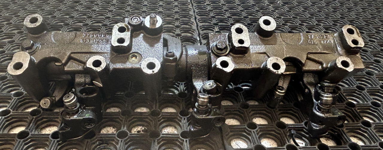 DAF VALVE LEVER ARMS KEYBOARD MX XF 480 - Valve: picture 2 DAF VALVE LEVER ARMS KEYBOARD MX XF 480 - Valve: picture 2