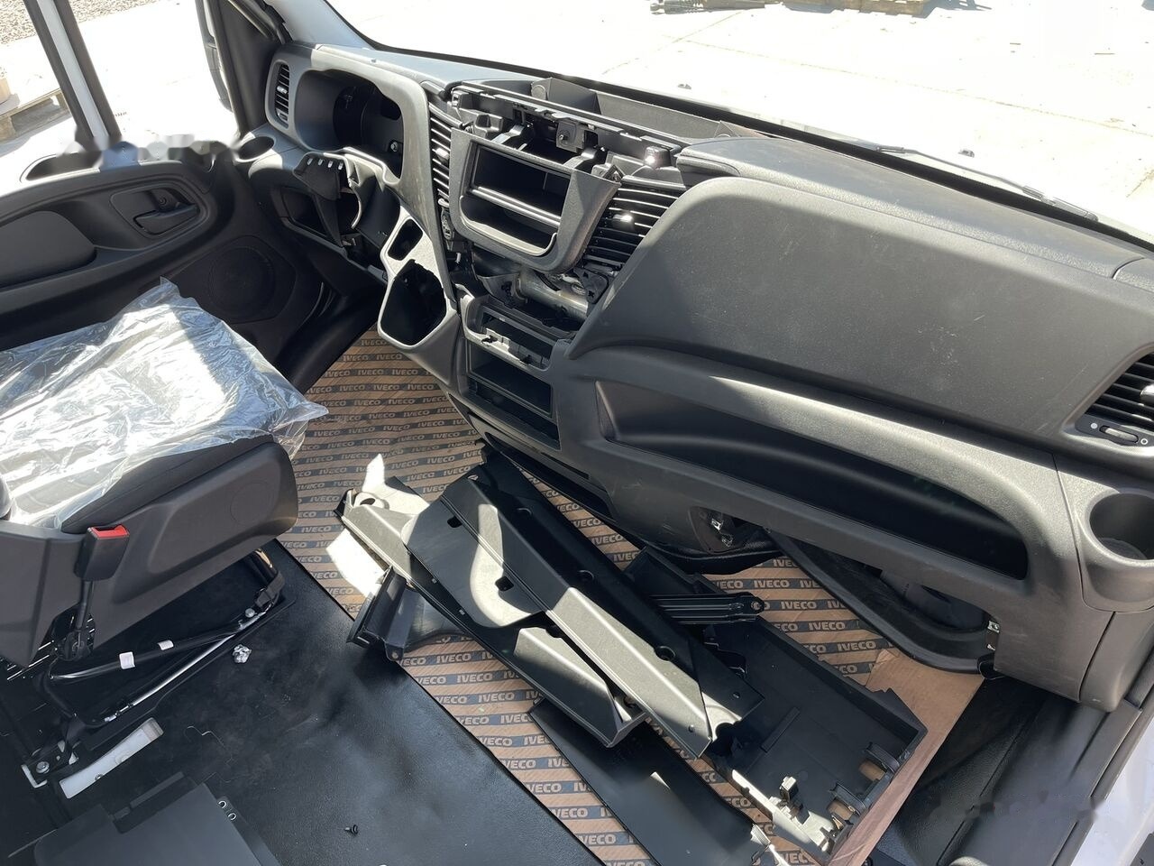 Cab IVECO DAILY VII 72-210  for IVECO DAILY 75-210: picture 7