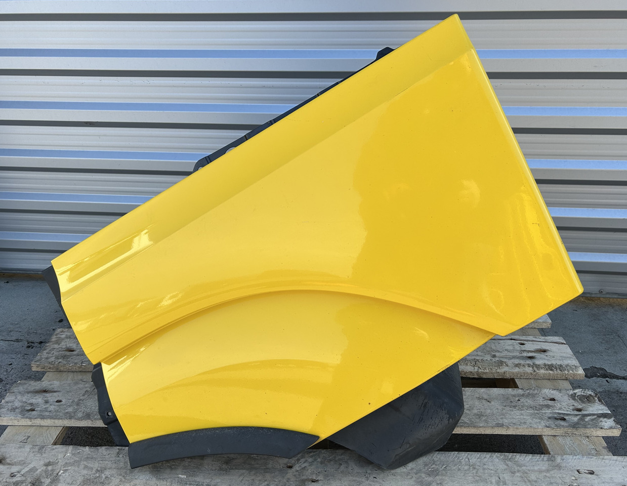 MERCEDES ACTROS MP5 STORAGE COMPARTMENT EXTENSION OF THE STEPS LEFT - Universal part: picture 1 MERCEDES ACTROS MP5 STORAGE COMPARTMENT EXTENSION OF THE STEPS LEFT - Universal part: picture 1