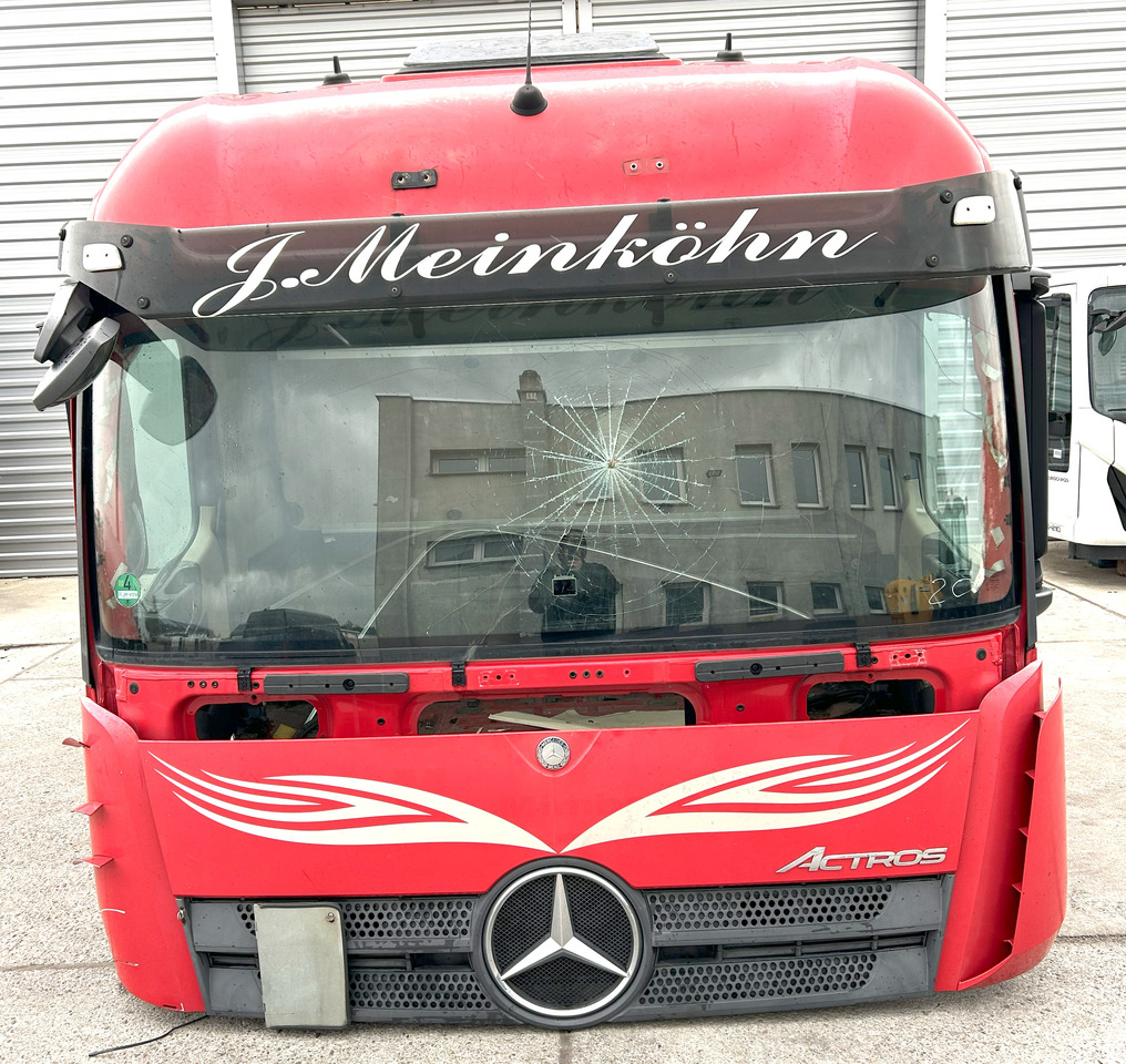 Mercedes Actros MP4 L StreamSpace 2,50 - Cab: picture 5 Mercedes Actros MP4 L StreamSpace 2,50 - Cab: picture 5