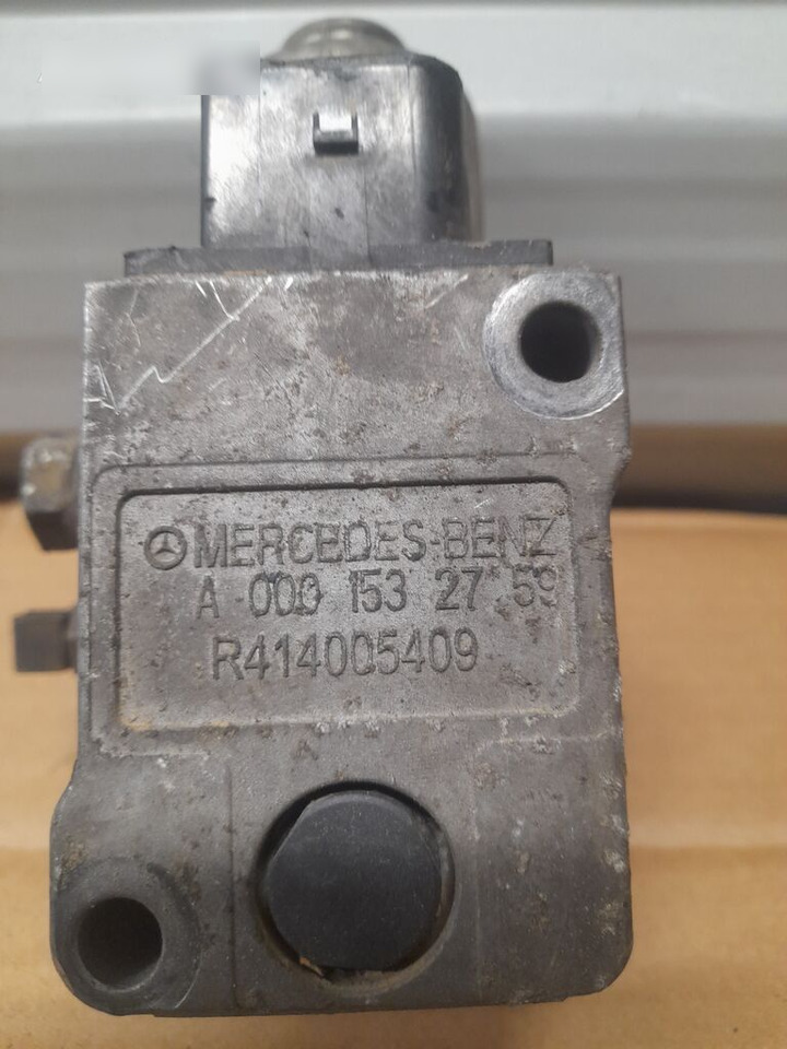 Mercedes-Benz ACTROS MP4 A0001532759 Mercedes-Benz - Valve for Truck: picture 3 Mercedes-Benz ACTROS MP4 A0001532759 Mercedes-Benz - Valve for Truck: picture 3