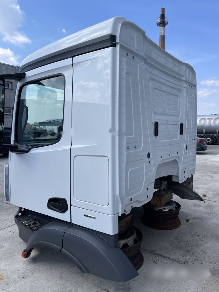 Mercedes-Benz AROCS ANTOS ACTROS A0006001005 Mercedes-Benz AROCS MP4 truck - Cab for Truck: picture 3 Mercedes-Benz AROCS ANTOS ACTROS A0006001005 Mercedes-Benz AROCS MP4 truck - Cab for Truck: picture 3
