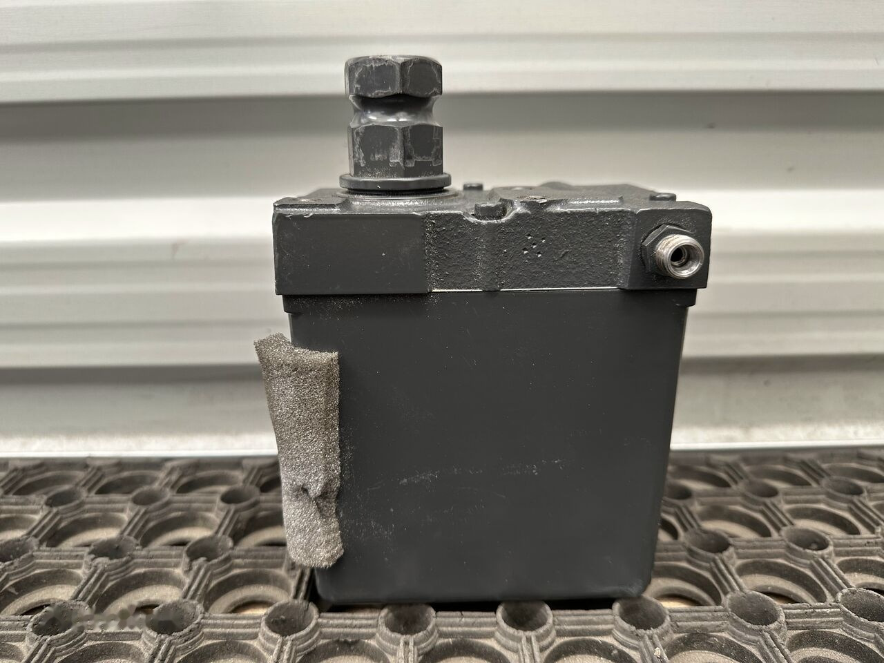 POMPKA PODNOSZENIA KABINY A9605530001 ACTROS MP4 Mercedes-Benz ACTROS MP4 A9605530001 truck - Hydraulic pump for Truck: picture 1 POMPKA PODNOSZENIA KABINY A9605530001 ACTROS MP4 Mercedes-Benz ACTROS MP4 A9605530001 truck - Hydraulic pump for Truck: picture 1