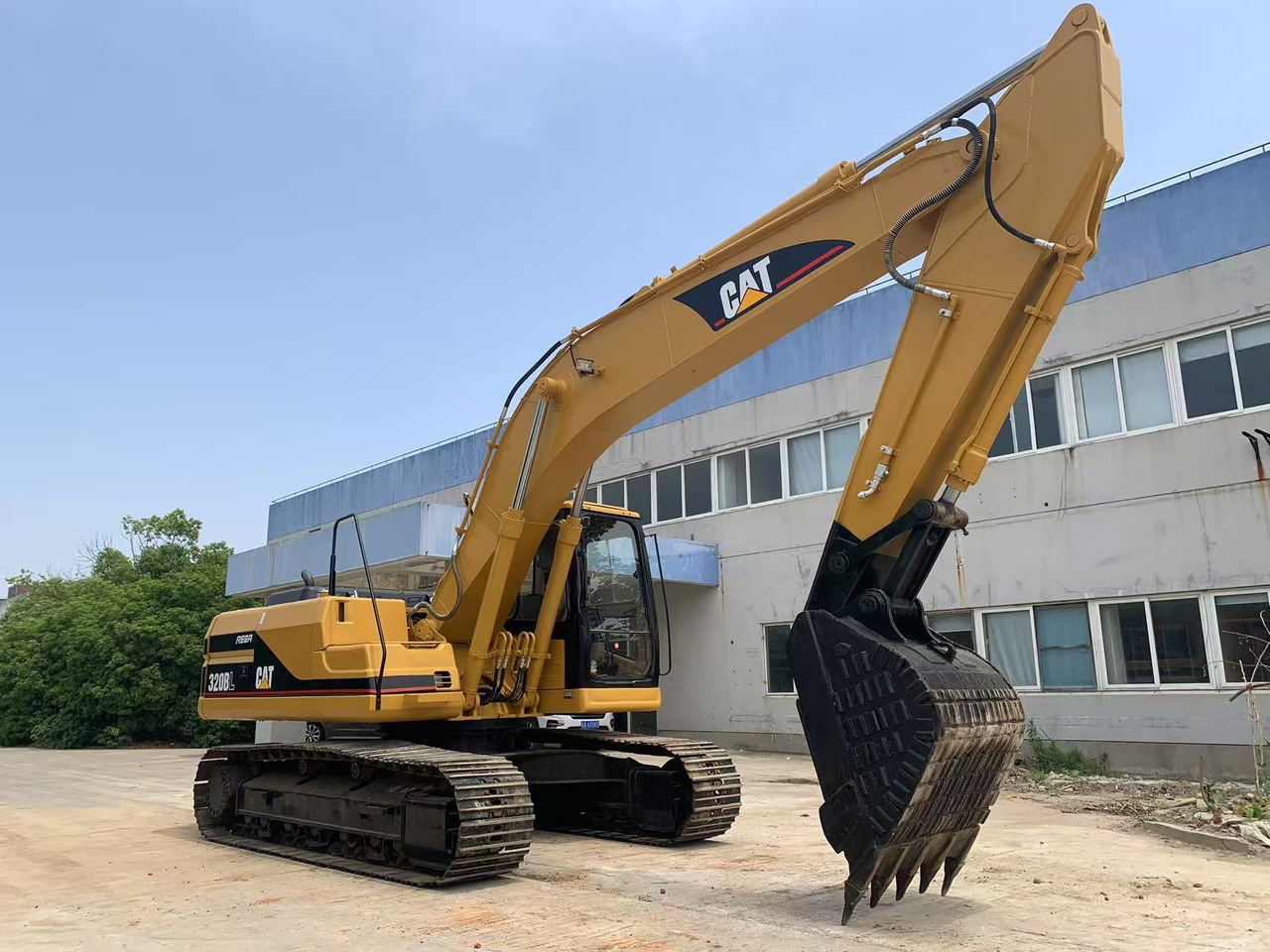 CATERPILLAR 320B, 320BL Secondhand Excavator Made in Japan - Crawler excavator: picture 2 CATERPILLAR 320B, 320BL Secondhand Excavator Made in Japan - Crawler excavator: picture 2