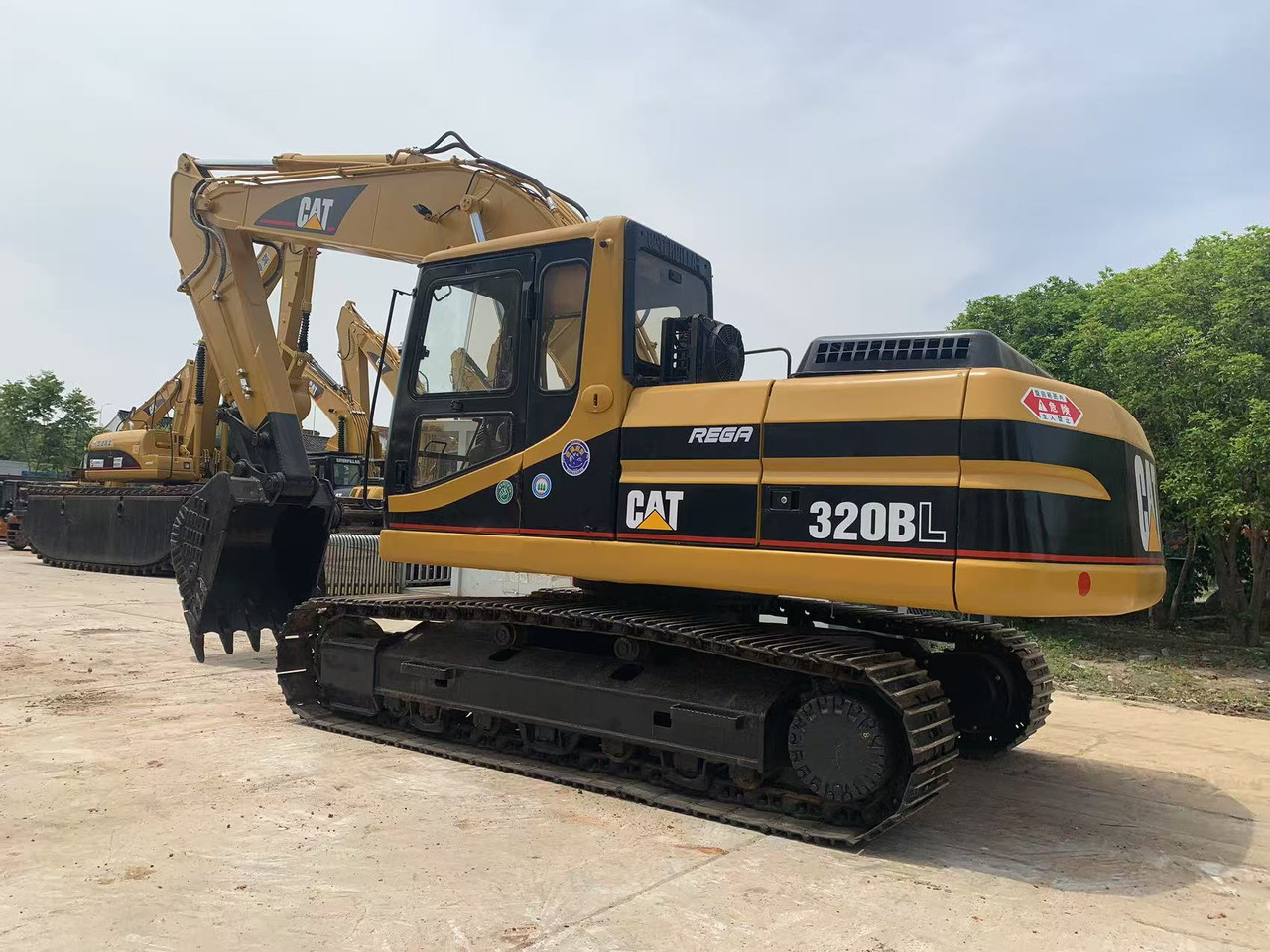 CATERPILLAR 320B, 320BL Secondhand Excavator Made in Japan - Crawler excavator: picture 3 CATERPILLAR 320B, 320BL Secondhand Excavator Made in Japan - Crawler excavator: picture 3
